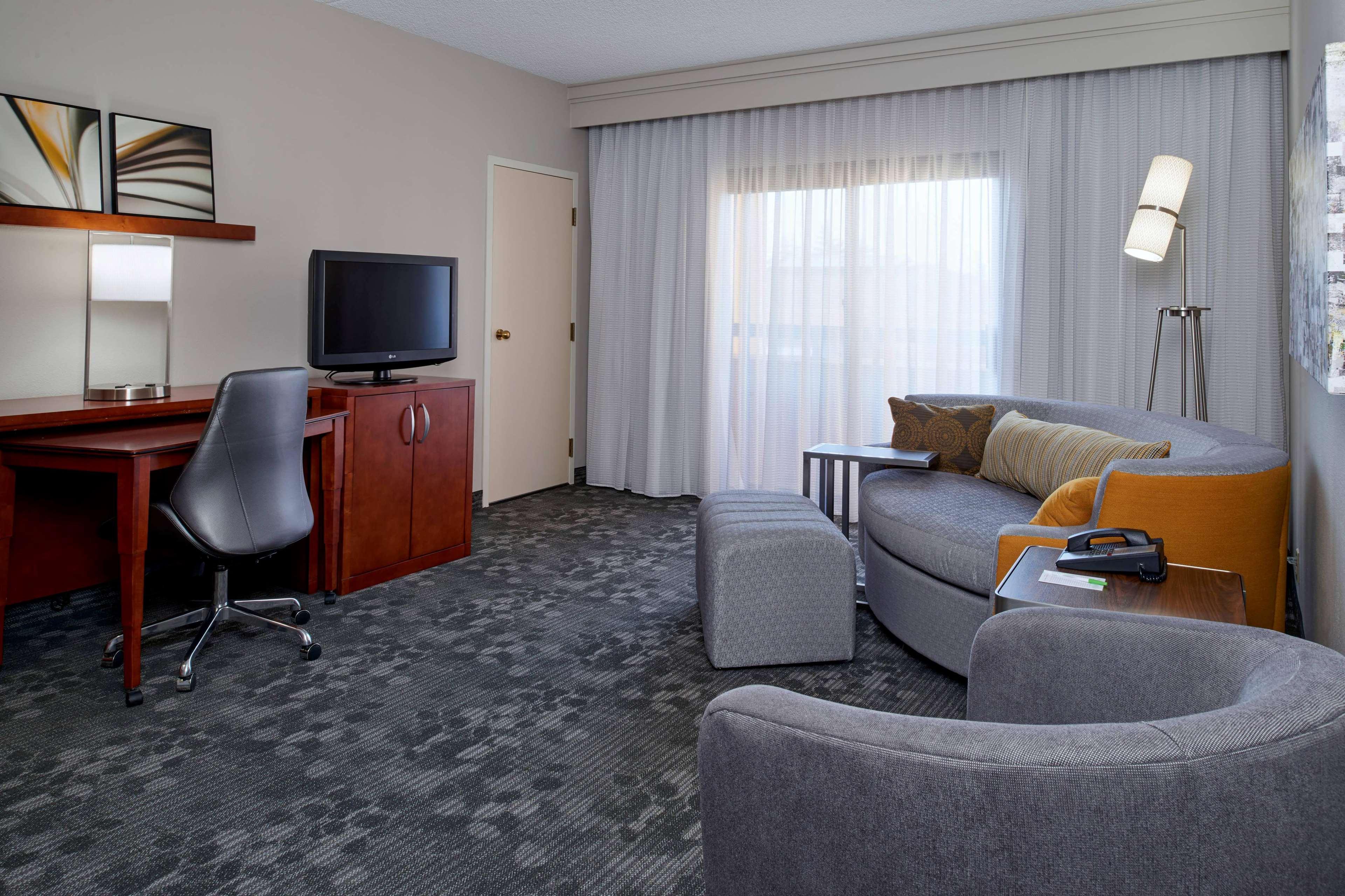 Sonesta Select Indianapolis 3*