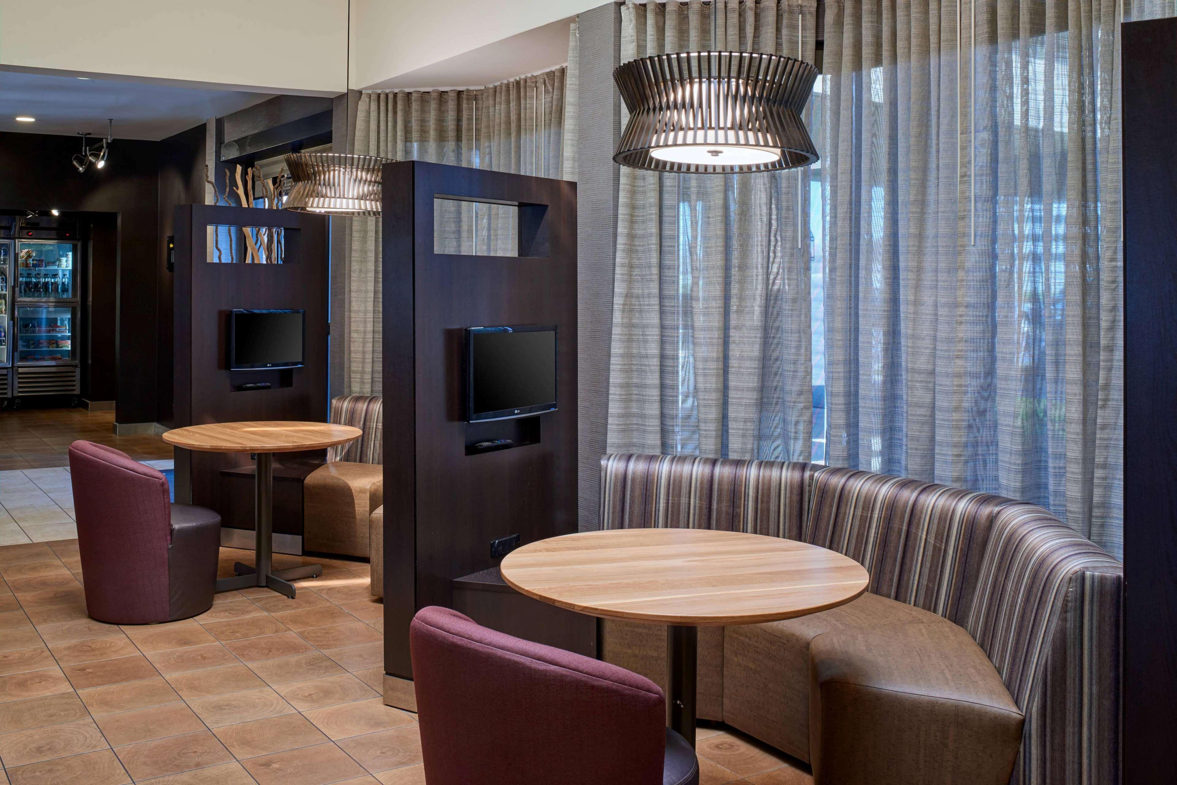 Sonesta Select Indianapolis 3*